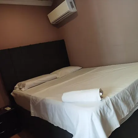 Milan Hotel *
