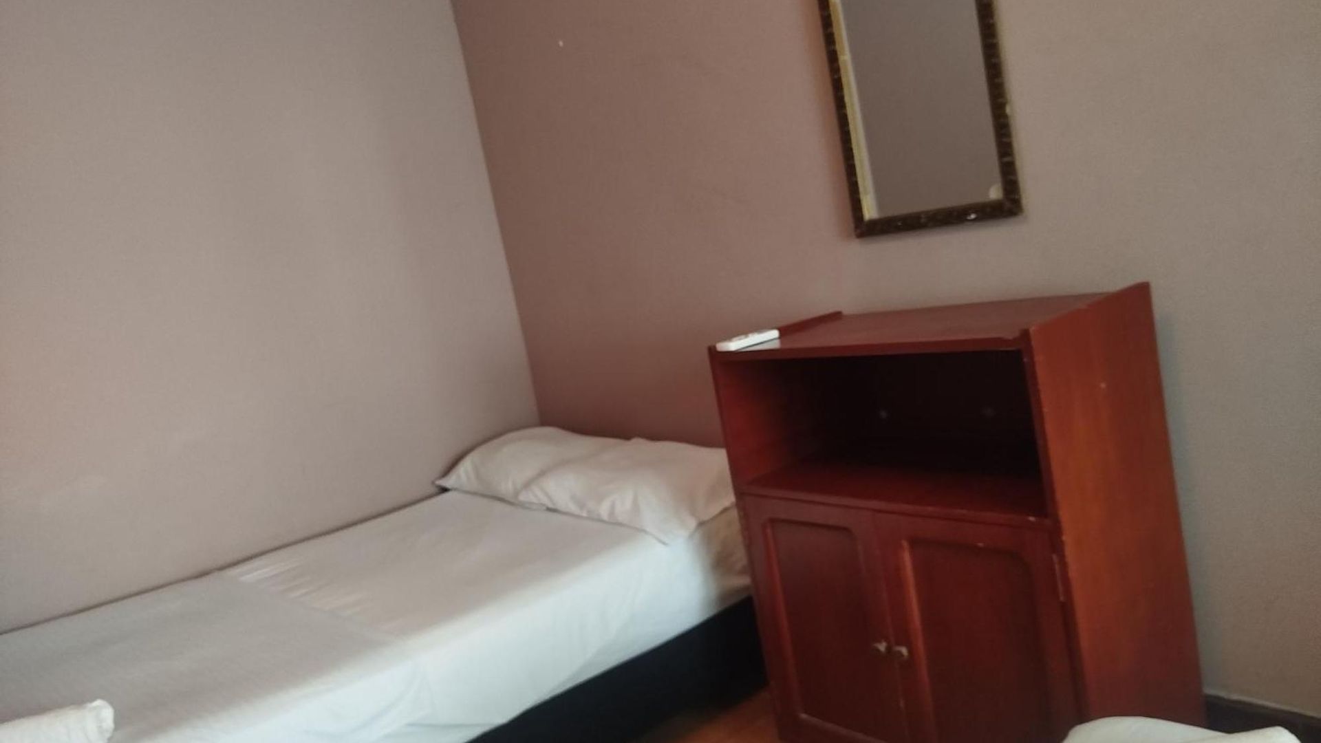 Milan Hotel *